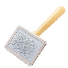 Triol Пуходерка с деревянной ручкой для собак, разные размеры (арт. ТР 31741005, 31741007)